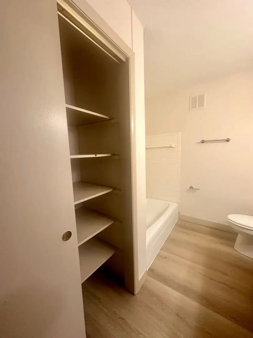 111-127 S. Platten St. - Apartment - 18