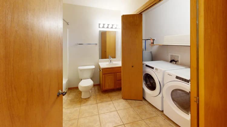 Green Bay apartments for rent - image - Bathroom (1).jpg