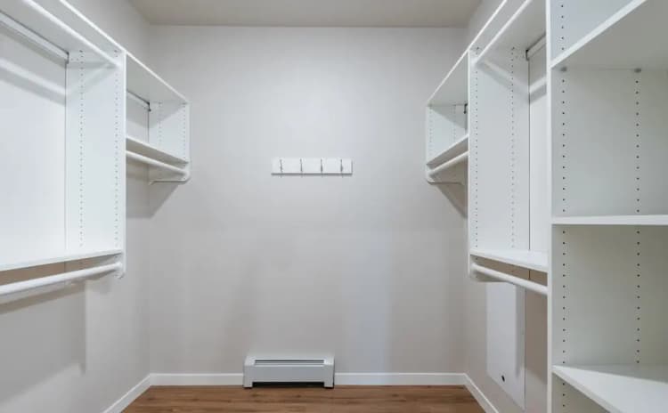 Green Bay apartments for rent - image - Closet.jpg