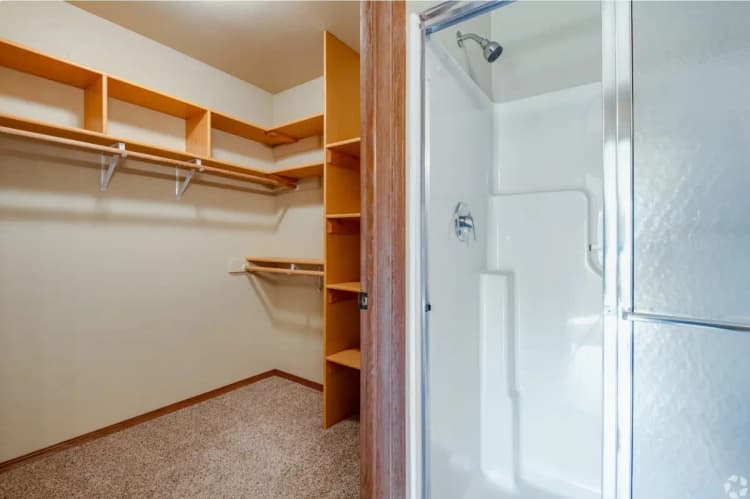Green Bay apartments for rent - image - cc bath.jpg