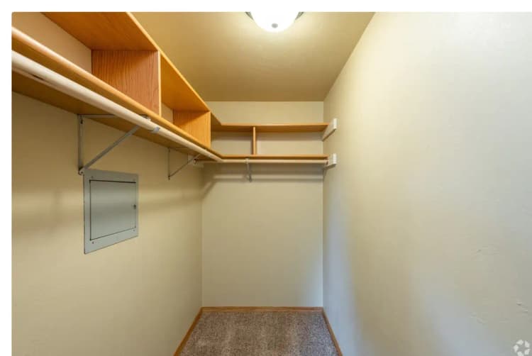 Green Bay apartments for rent - image - closet.jpg