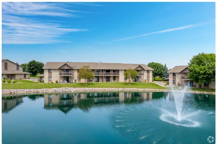Green Bay apartments for rent - image - fountain1.jpg