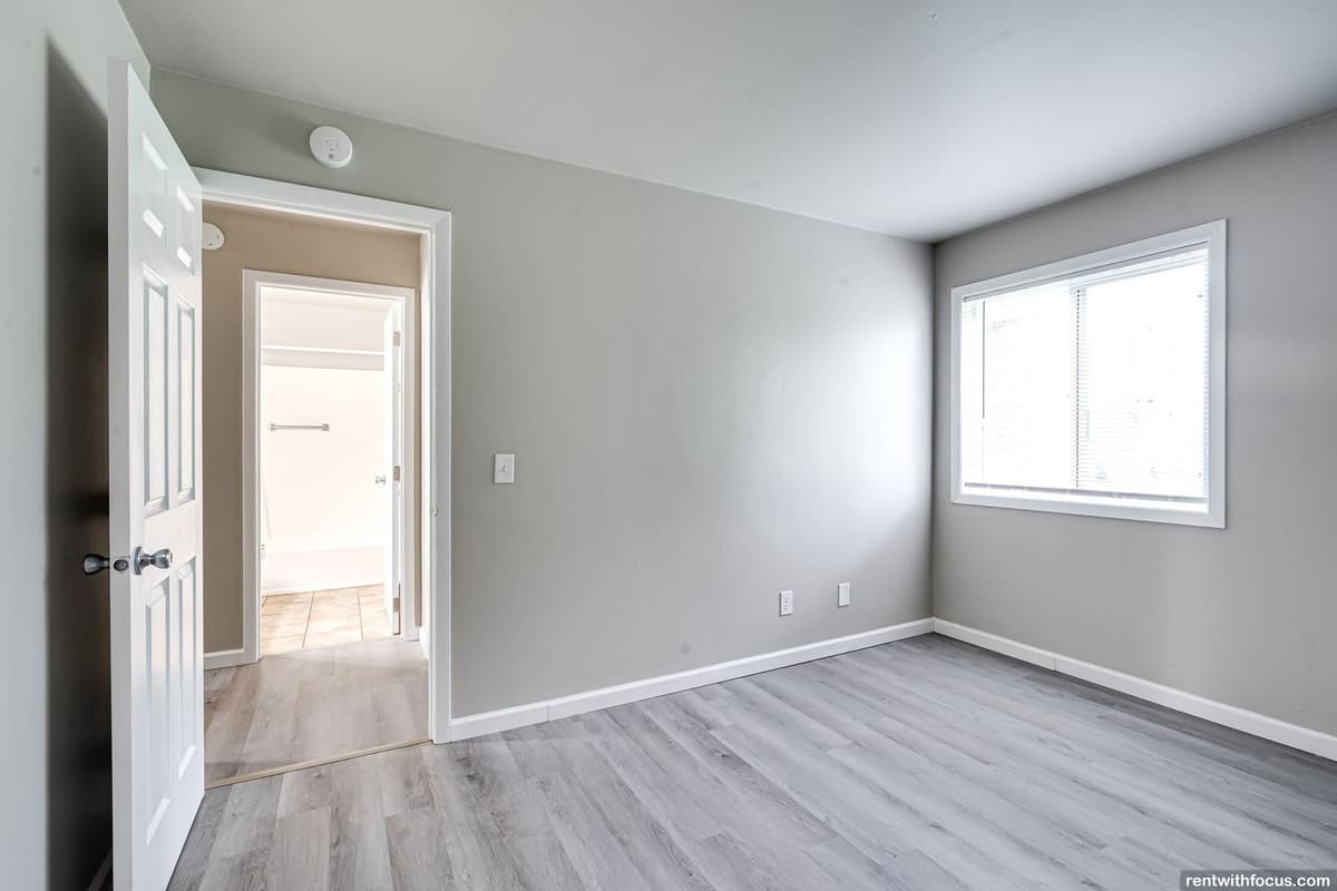 August Ridge - Apartment - 10