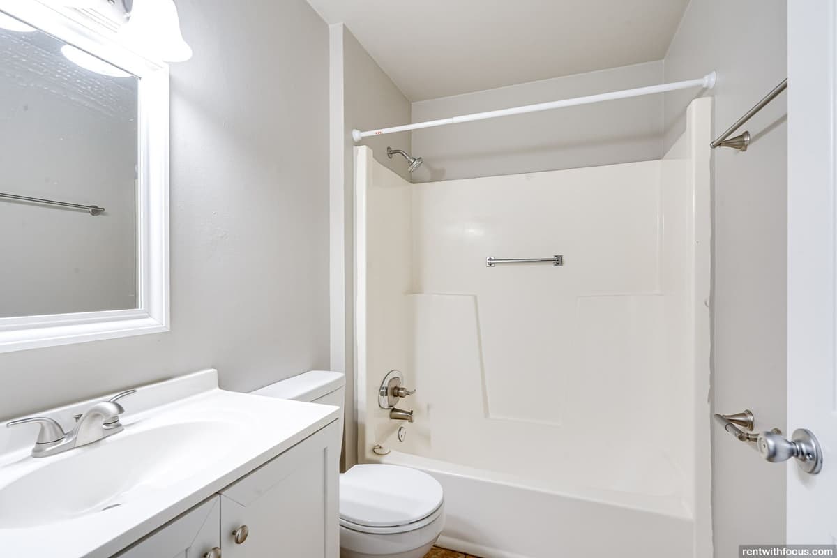 August Ridge - Apartment - 12