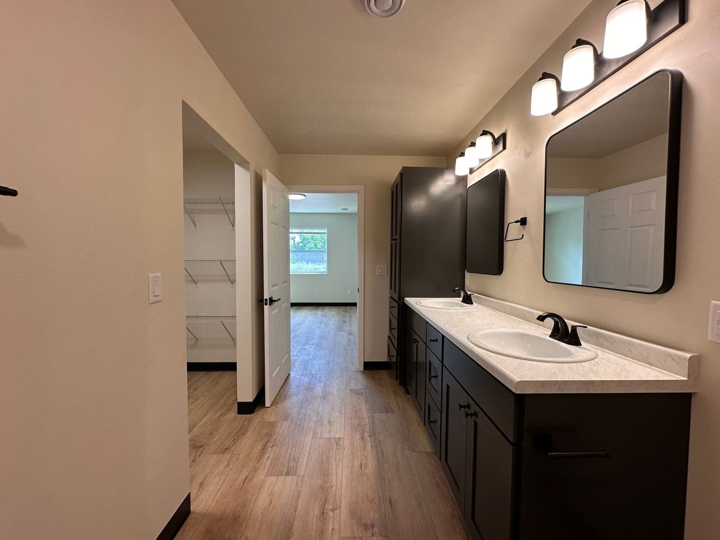 1661-1663 Amy Street - Apartment - 12