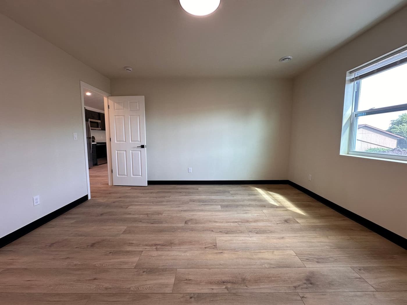 1661-1663 Amy Street - Apartment - 13