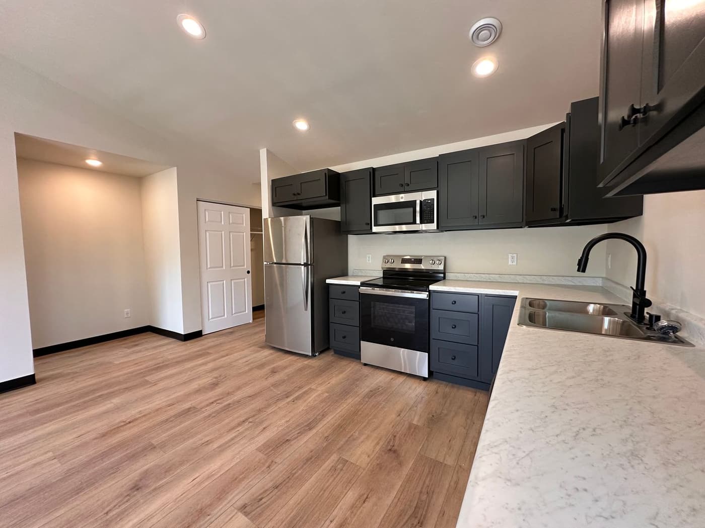 1661-1663 Amy Street - Apartment - 15