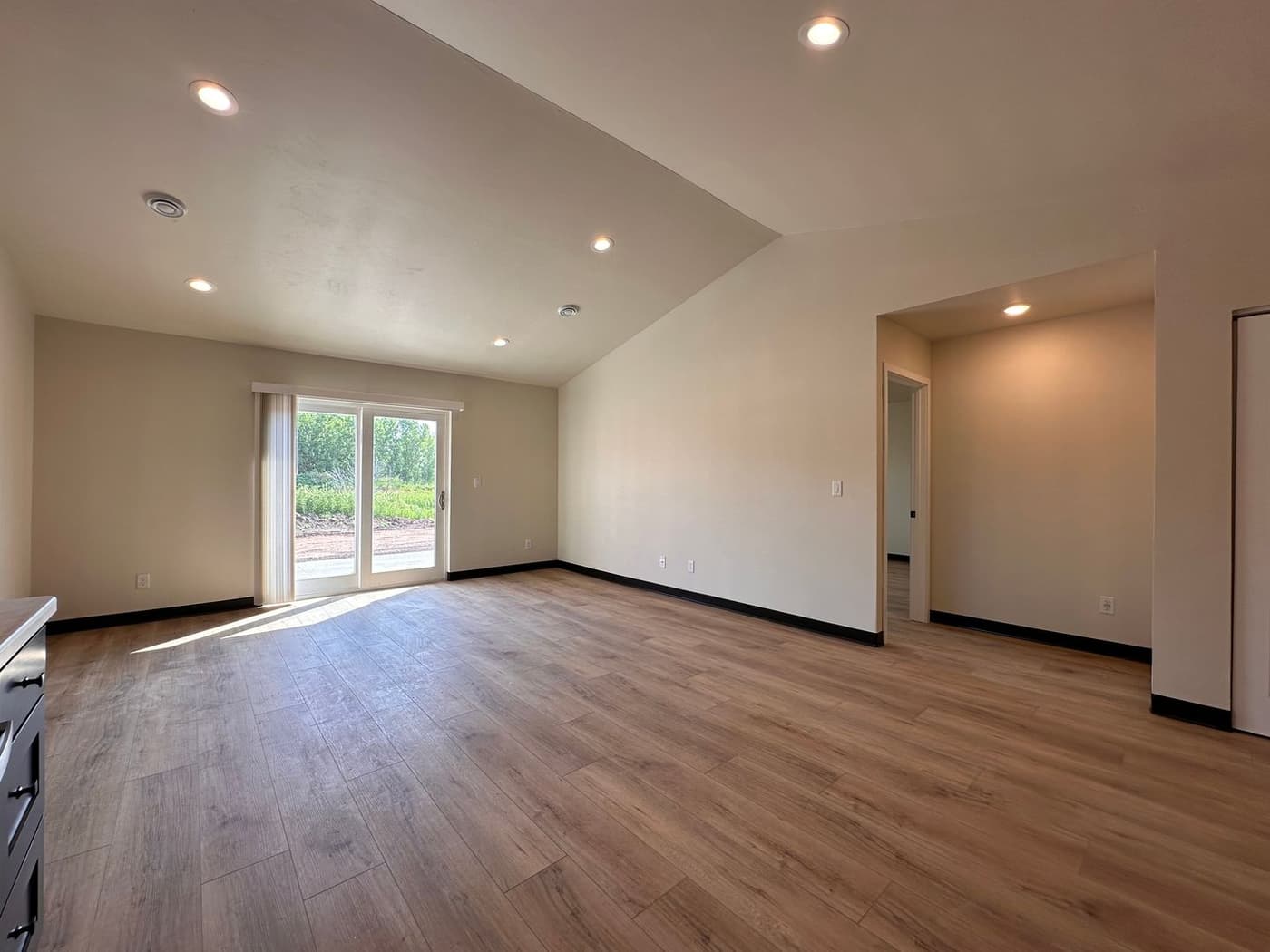 1661-1663 Amy Street - Apartment - 17