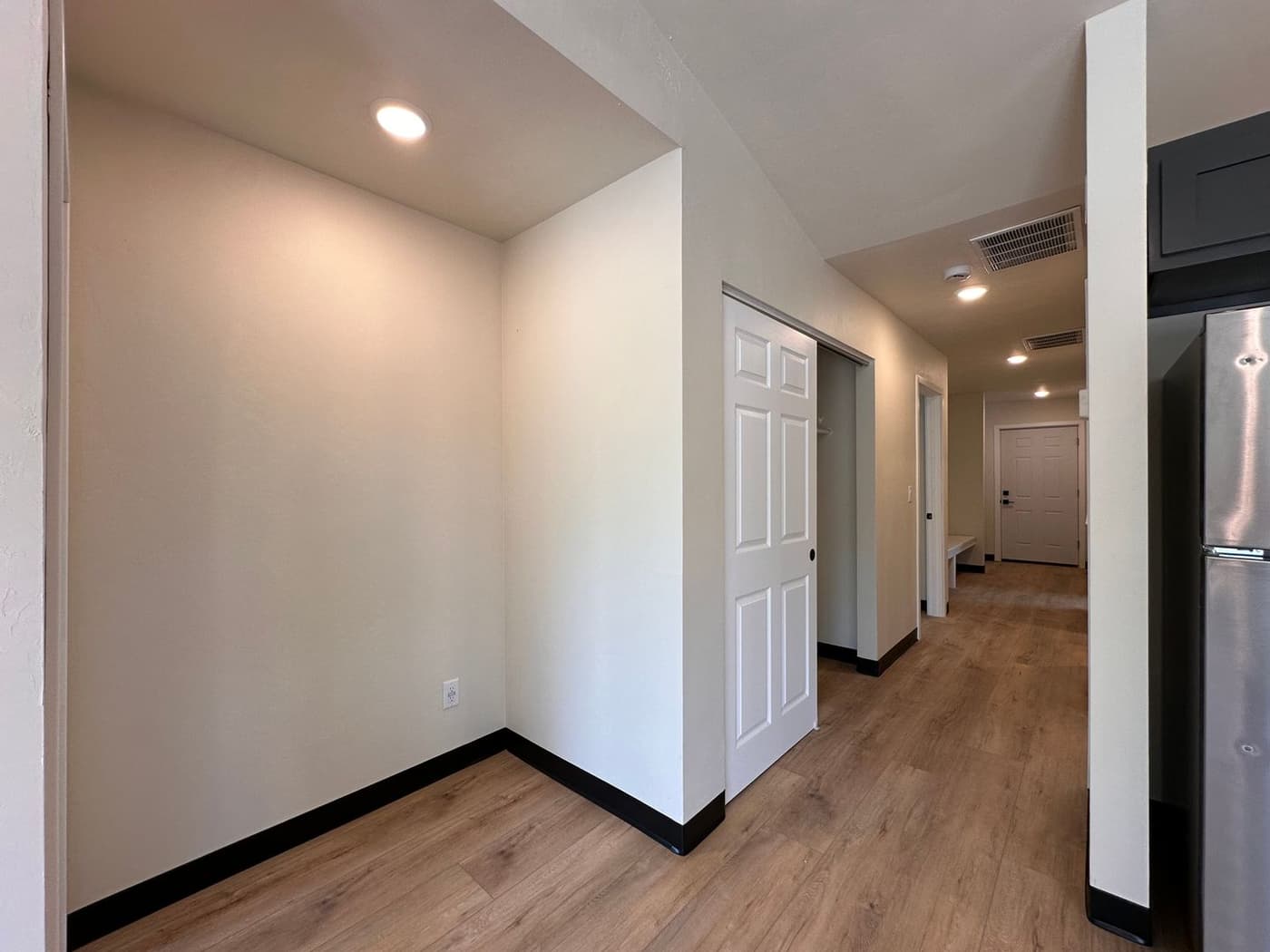 1661-1663 Amy Street - Apartment - 20