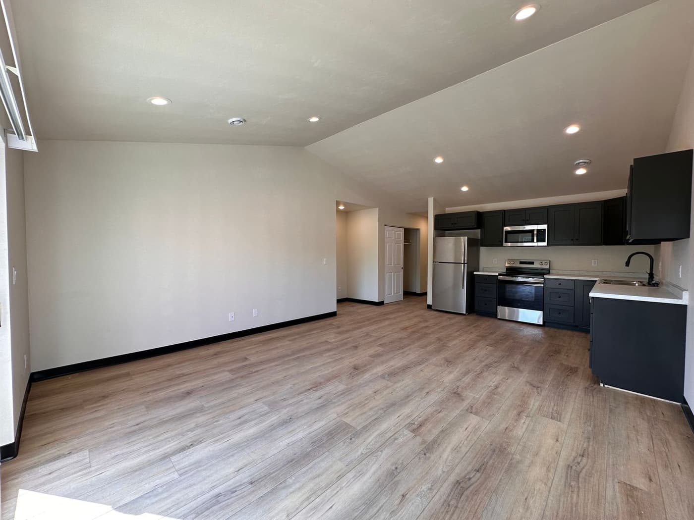 1661-1663 Amy Street - Apartment - 21