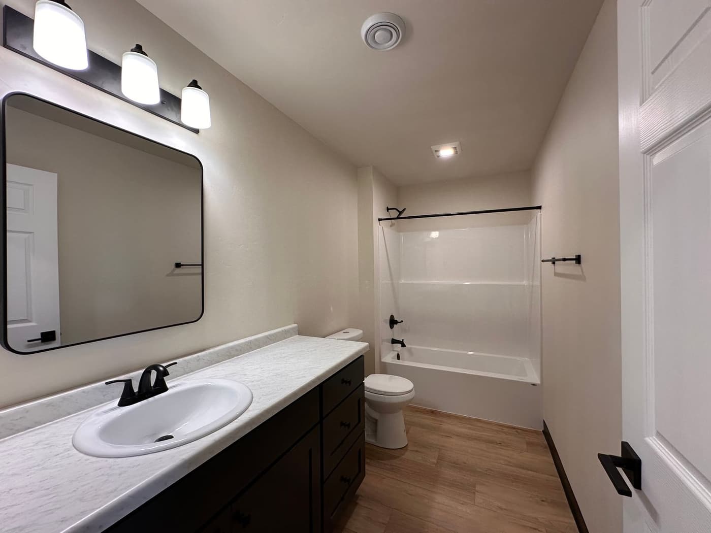 1661-1663 Amy Street - Apartment - 5