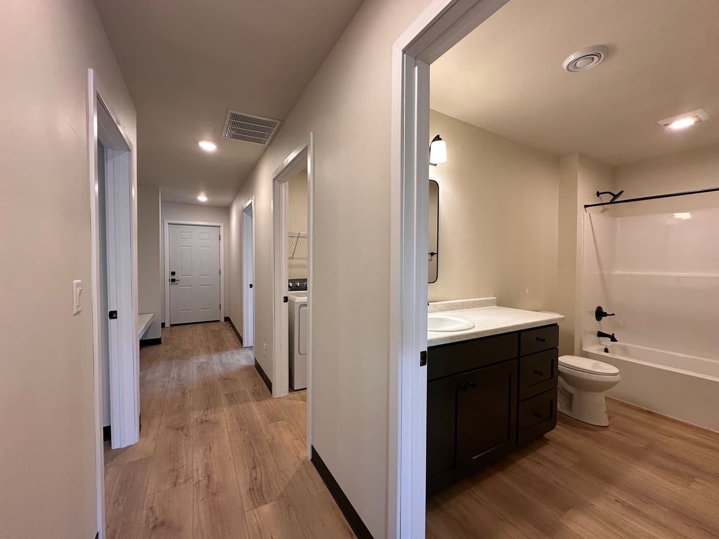 1661-1663 Amy Street - Apartment - 6
