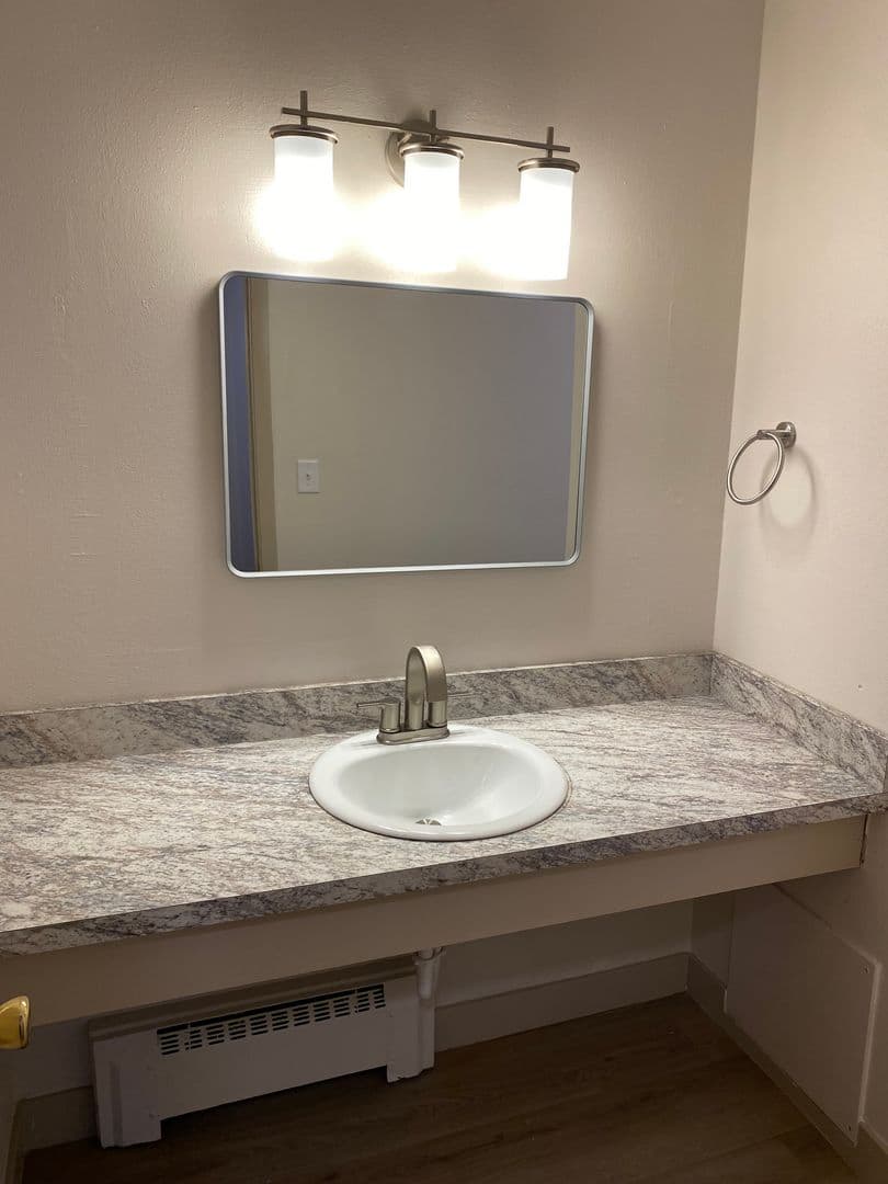 1680 Shawano Ave - Apartment - 63