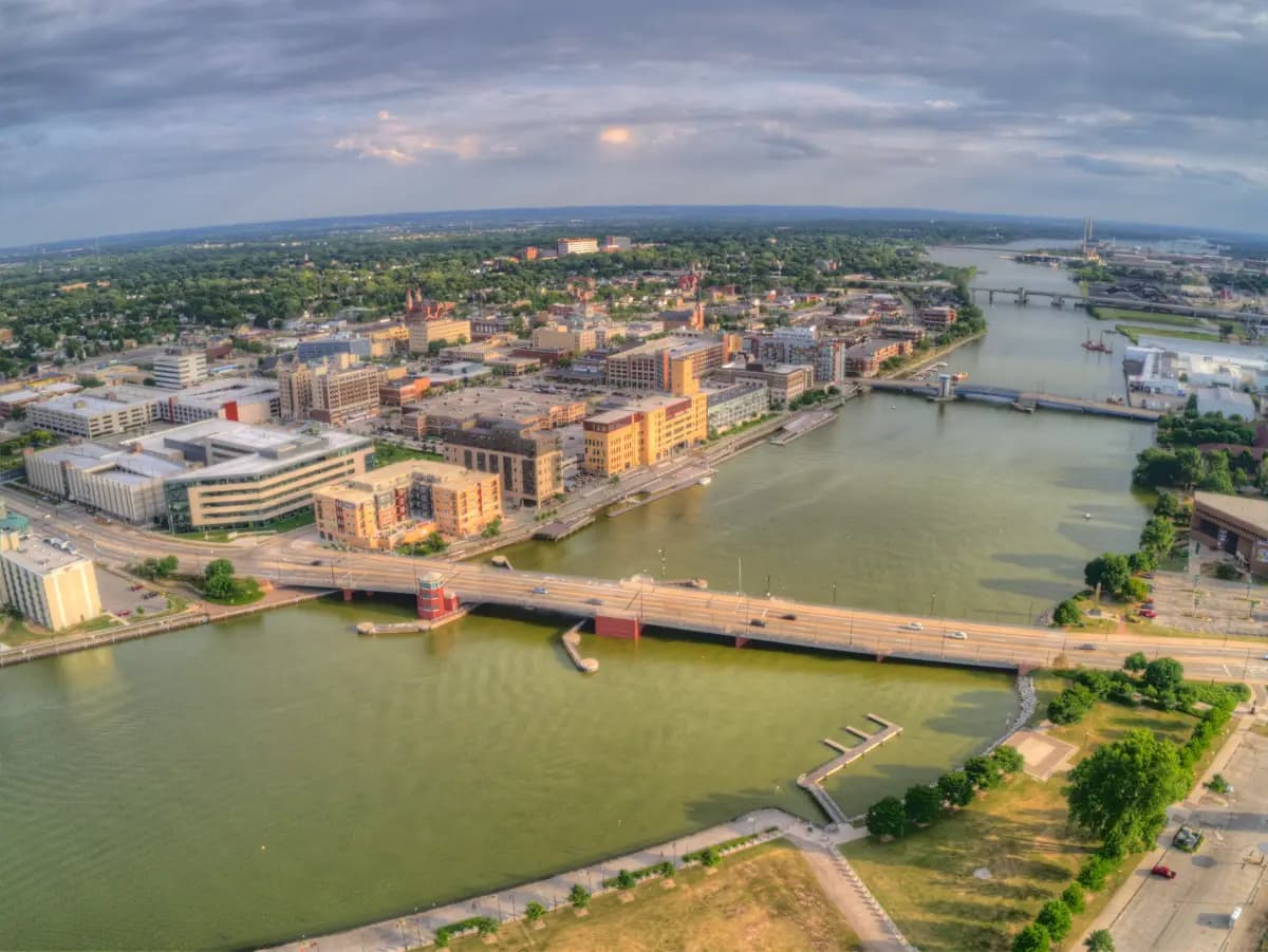 Green Bay apartments for rent - image - housing rental site city Image