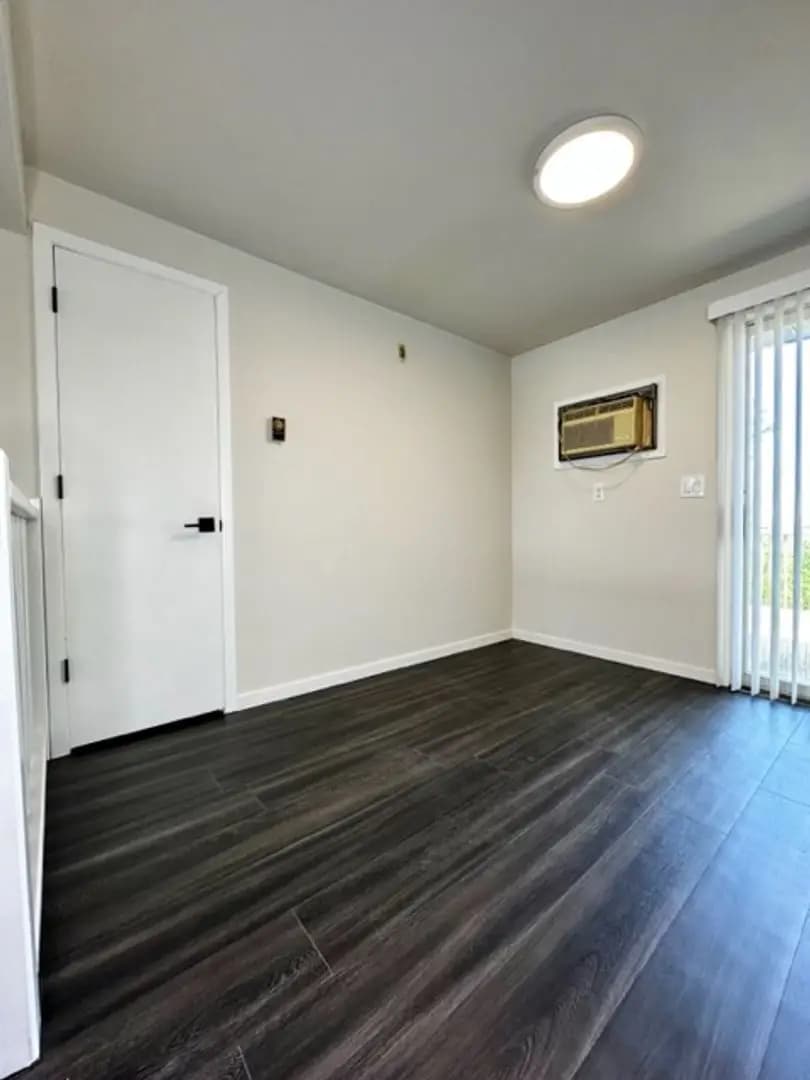 undefined apartments for rent - image - large (10).jpg - 0