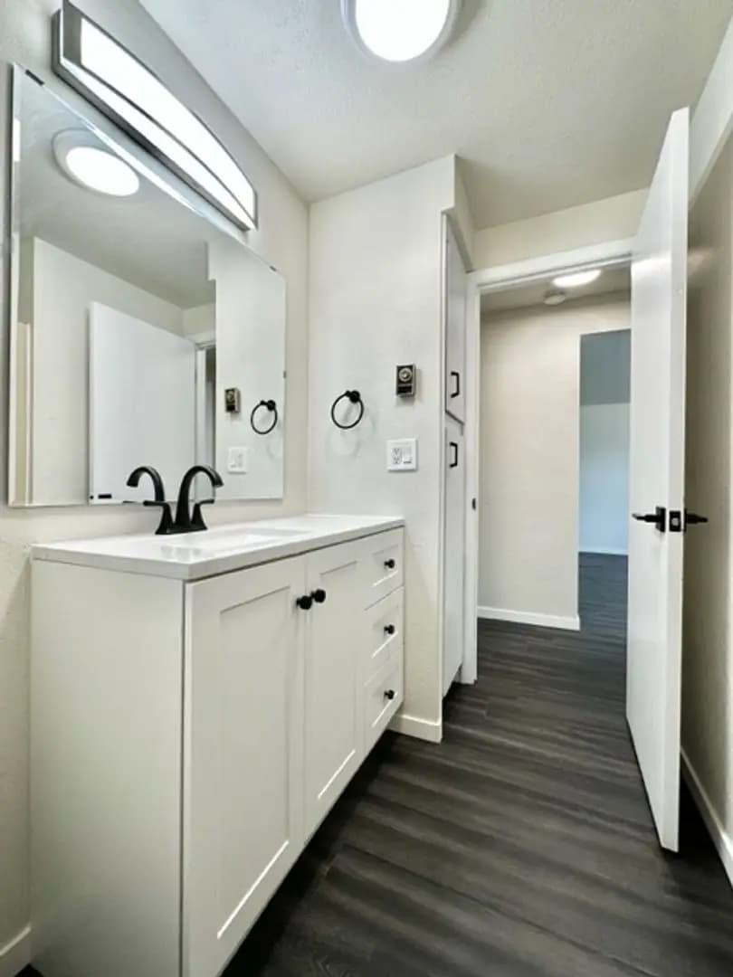 undefined apartments for rent - image - large (13).jpg - 3