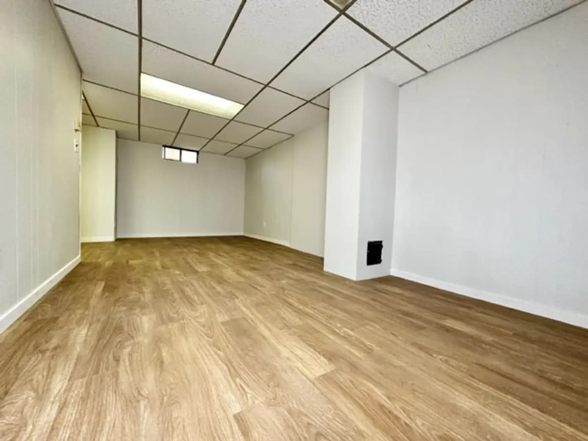 undefined apartments for rent - image - large (21).jpg - 3