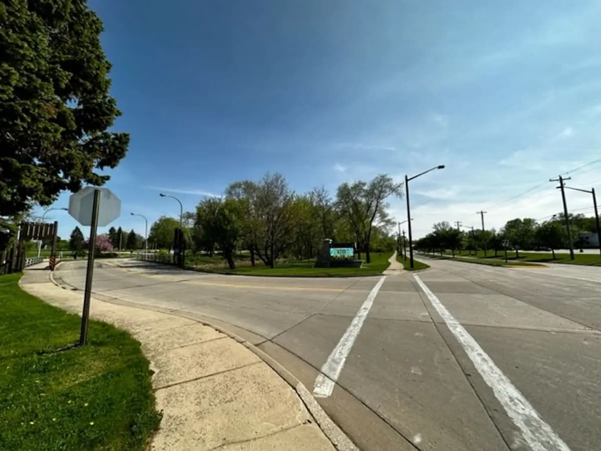 undefined apartments for rent - image - large (24).jpg - 2