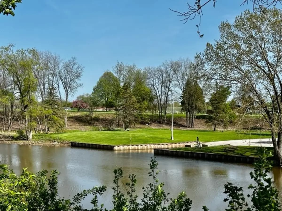 undefined apartments for rent - image - large (25).jpg