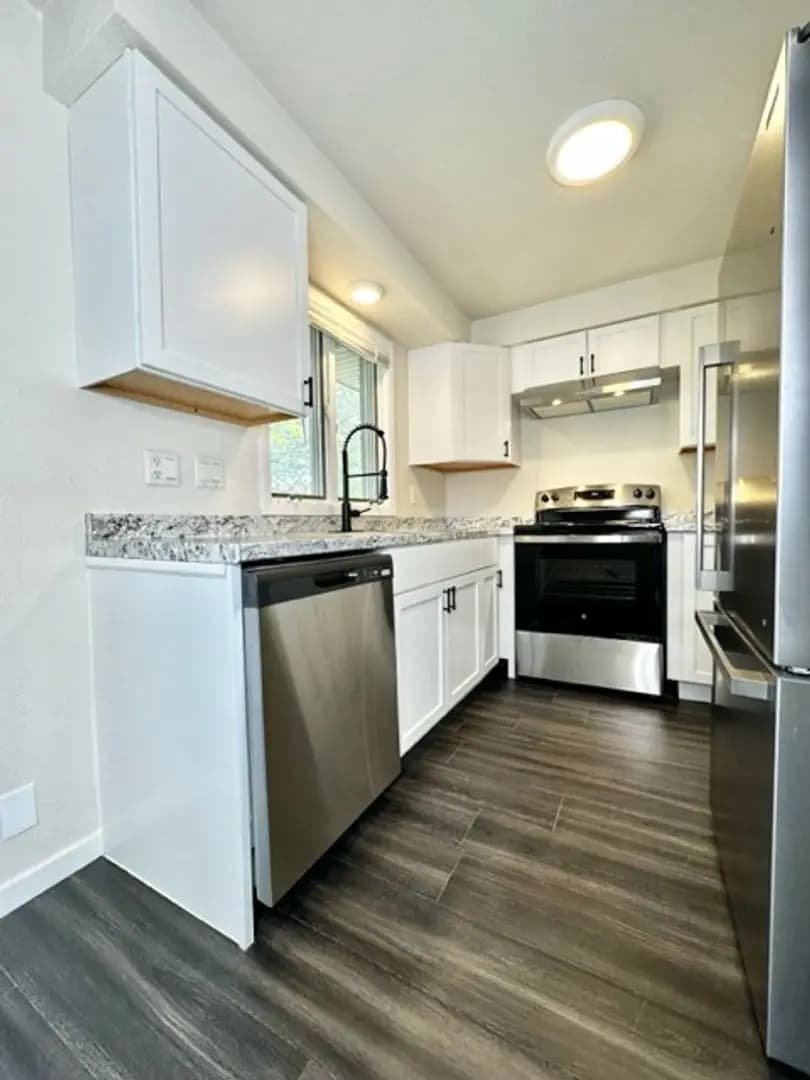 undefined apartments for rent - image - large (5).jpg - 3