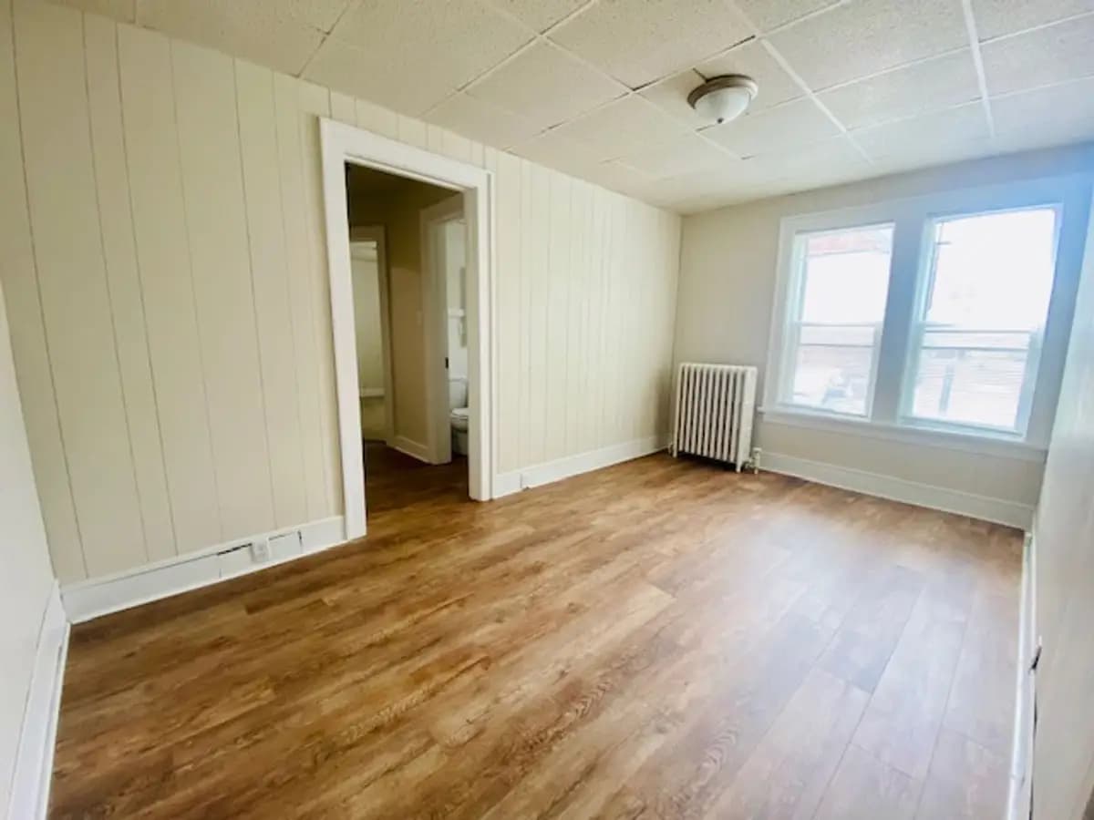 113 S. Monroe St. - Apartment - 6