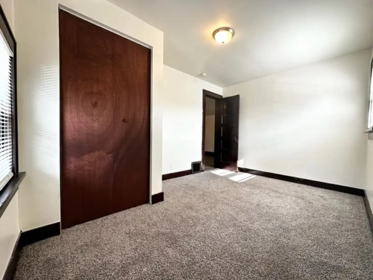 undefined apartments for rent - image - large (1).jpg - 1