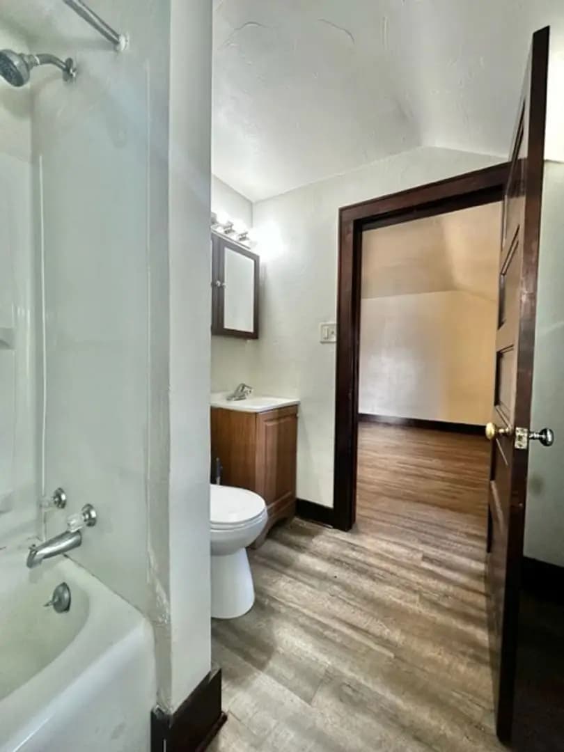 undefined apartments for rent - image - large (11).jpg - 3