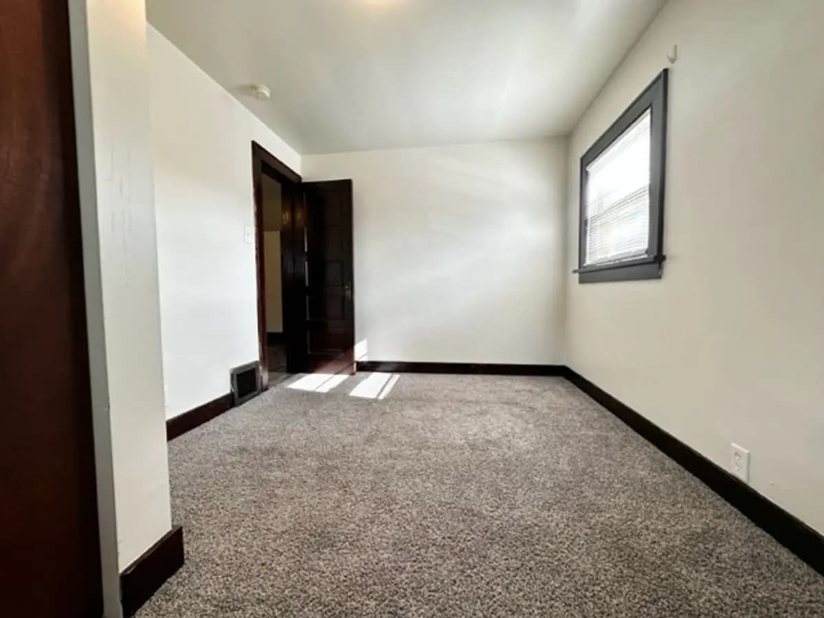 undefined apartments for rent - image - large (2).jpg - 2