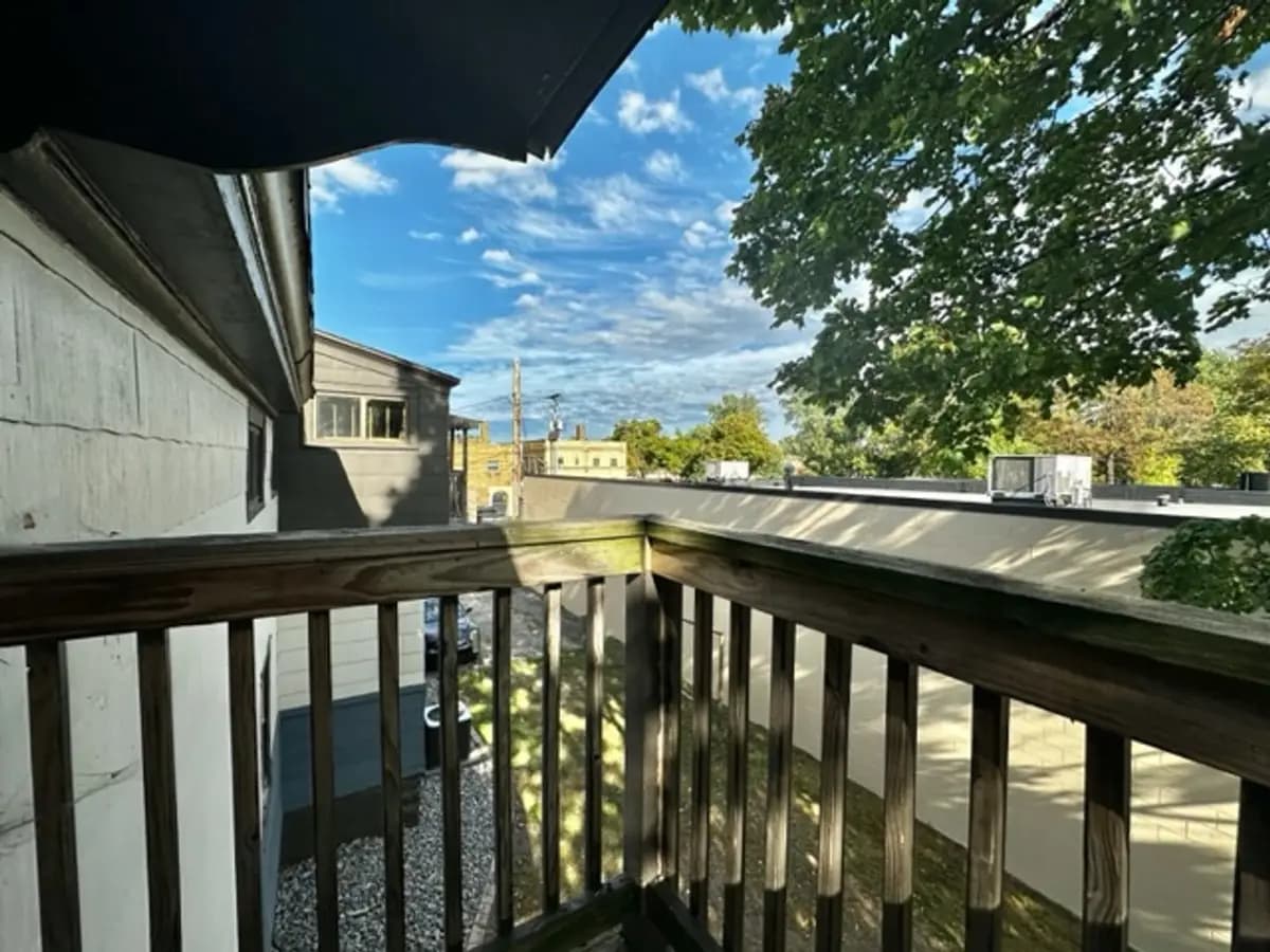 undefined apartments for rent - image - large (6).jpg - 2