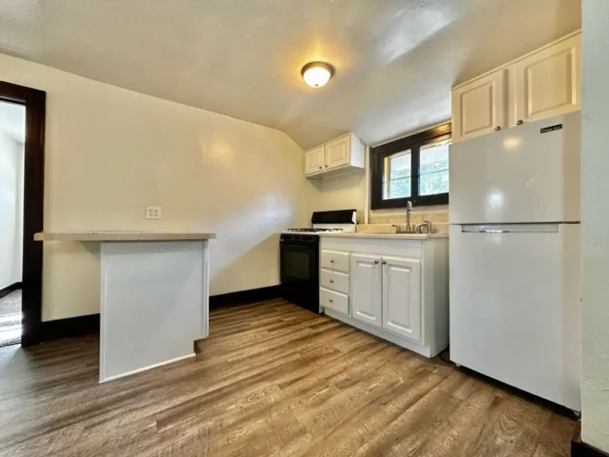 undefined apartments for rent - image - large (9).jpg - 1