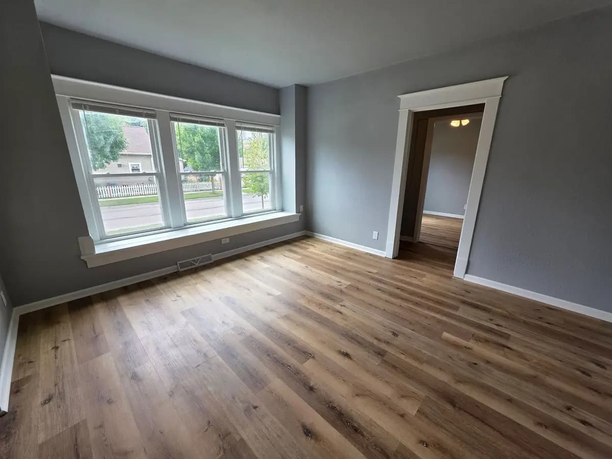 undefined apartments for rent - image - large (13).jpg - 3