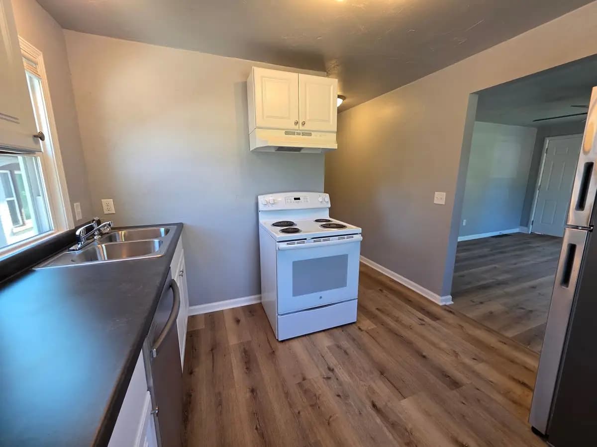 undefined apartments for rent - image - large (3).jpg - 2