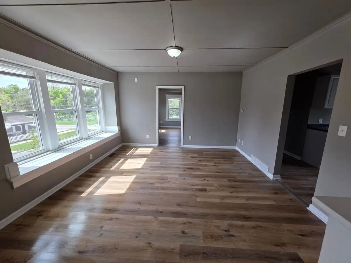 undefined apartments for rent - image - large (33).jpg - 3