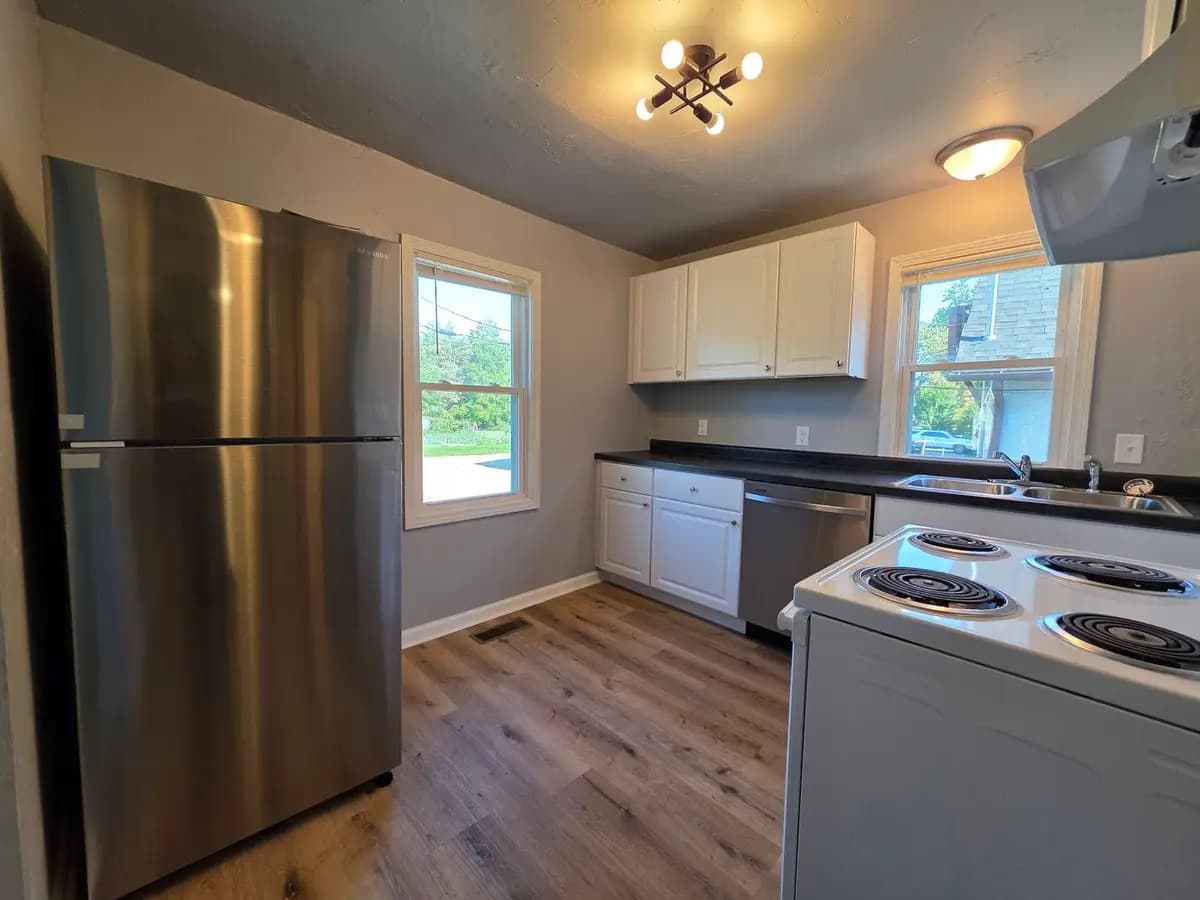 undefined apartments for rent - image - large (4).jpg - 3