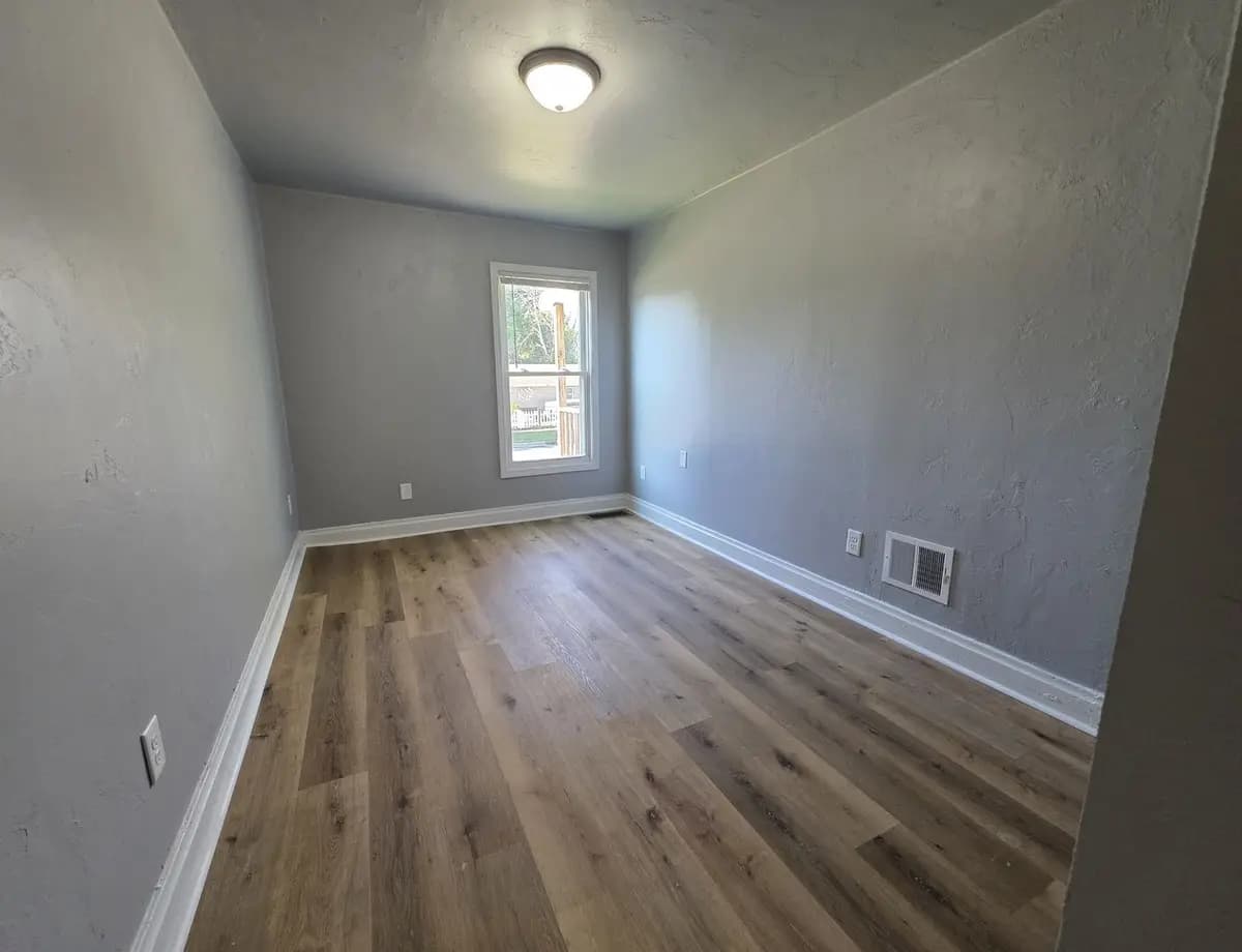 undefined apartments for rent - image - large (7).jpg - 2