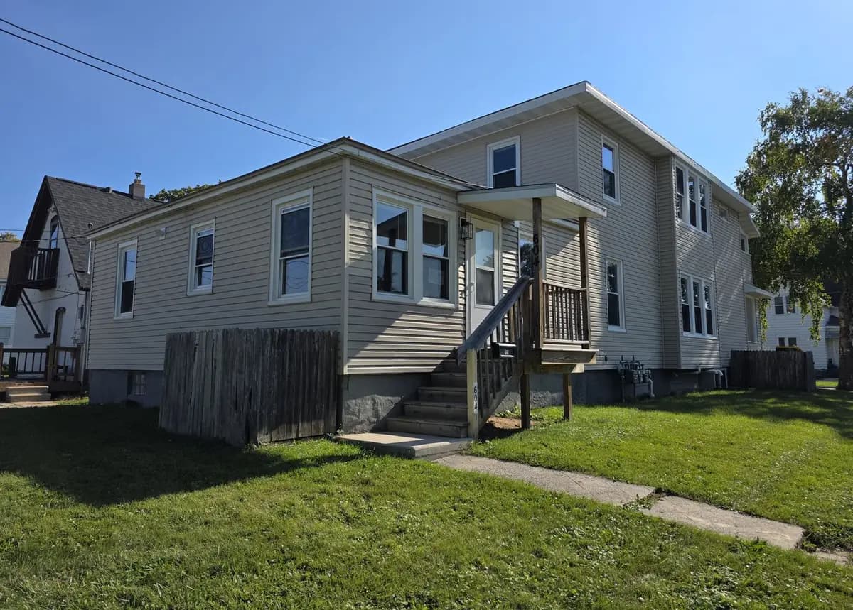 undefined apartments for rent - image - large (8).jpg - 3