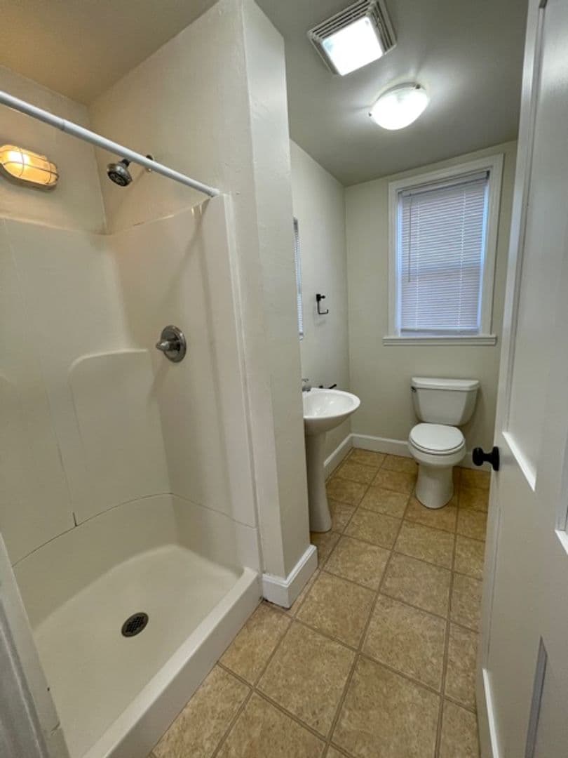 undefined apartments for rent - image - large (5).jpg - 0