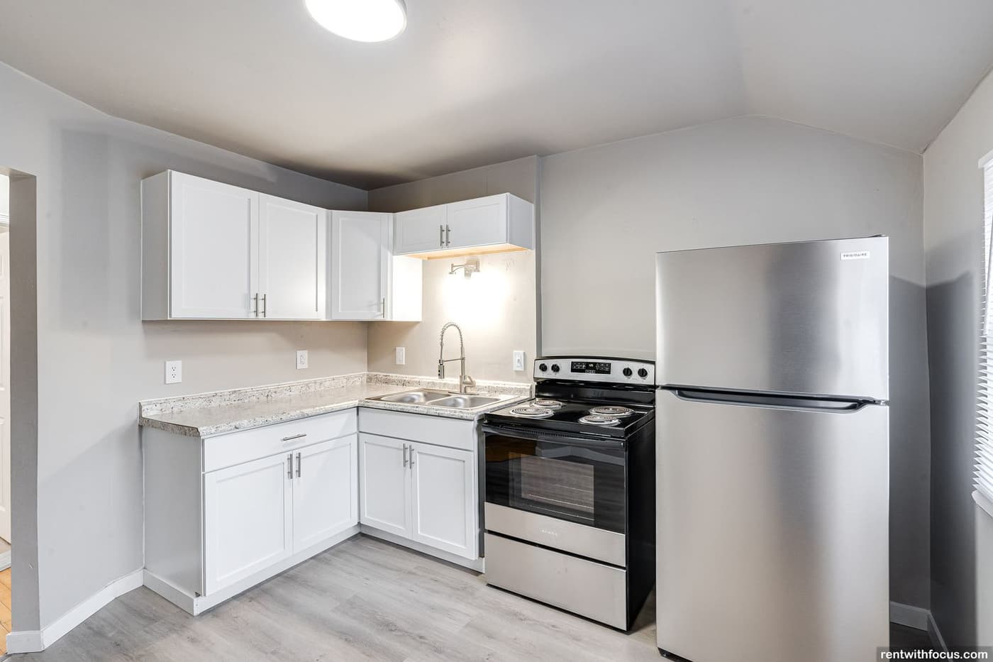 undefined apartments for rent - image - large (21).jpg - 3