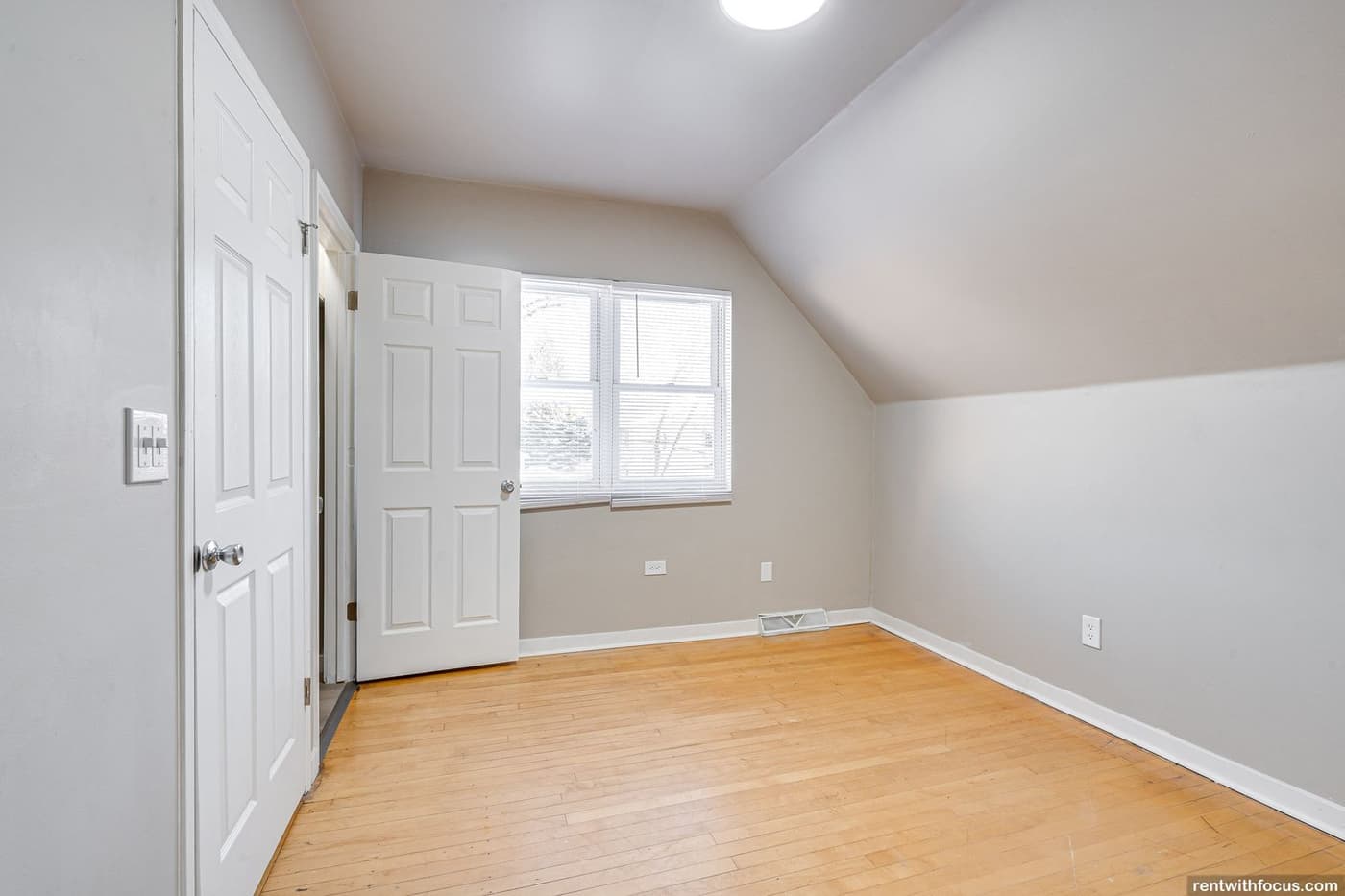 undefined apartments for rent - image - large (25).jpg - 3