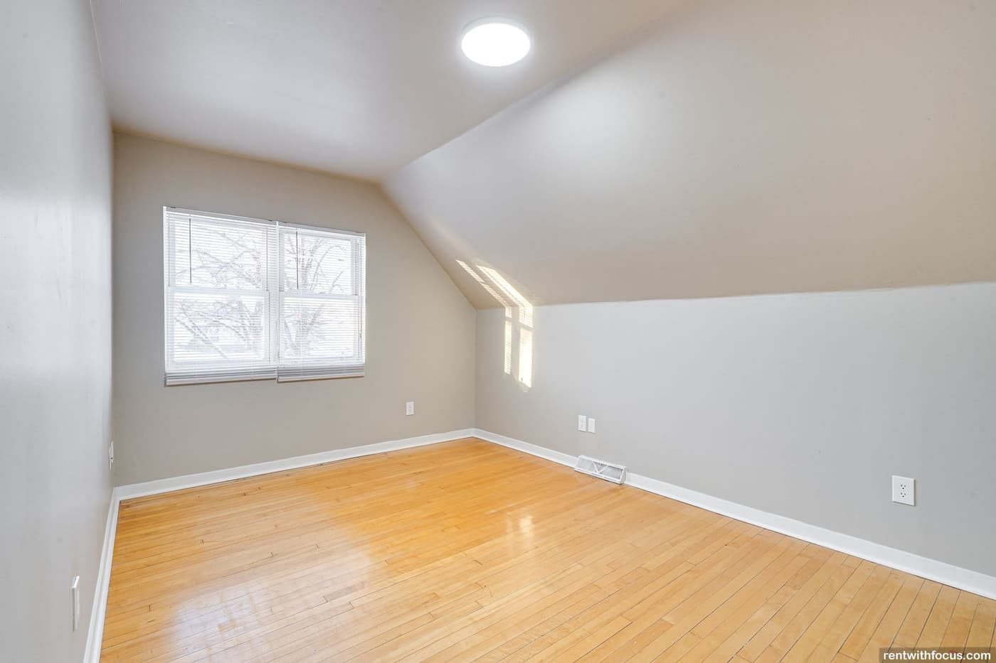 undefined apartments for rent - image - large (27).jpg - 1