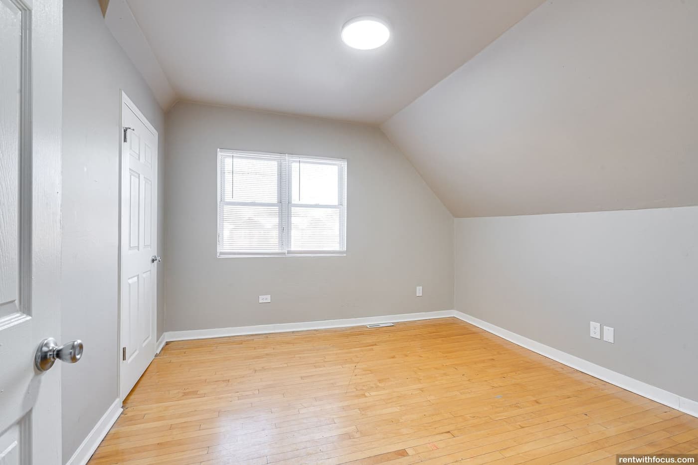 undefined apartments for rent - image - large (29).jpg - 3