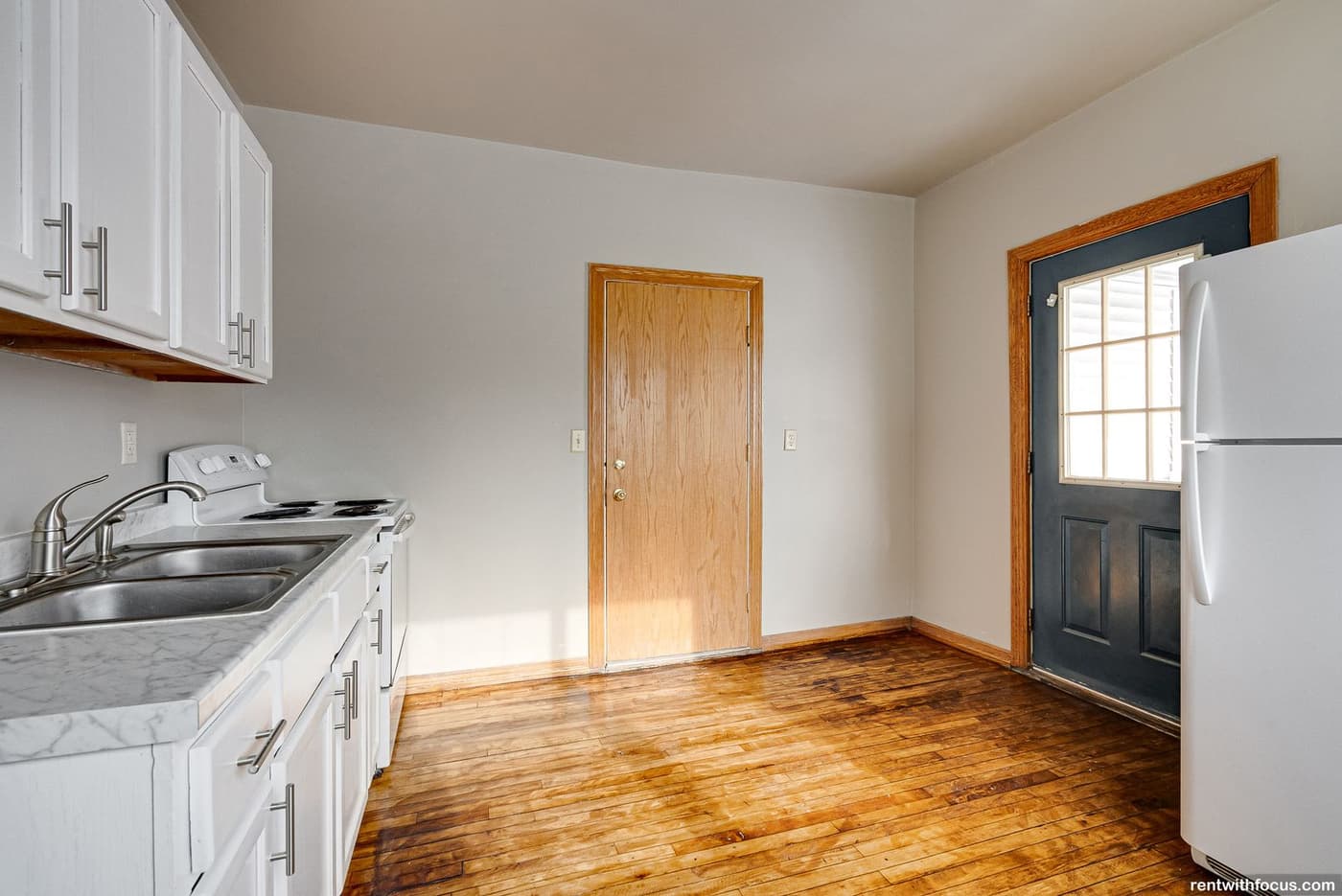 undefined apartments for rent - image - large (47).jpg - 1