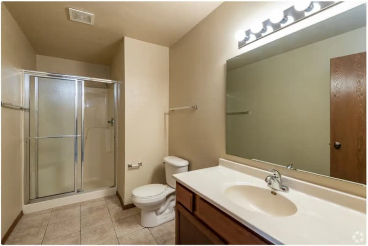 Green Bay apartments for rent - image - bathroom.jpg