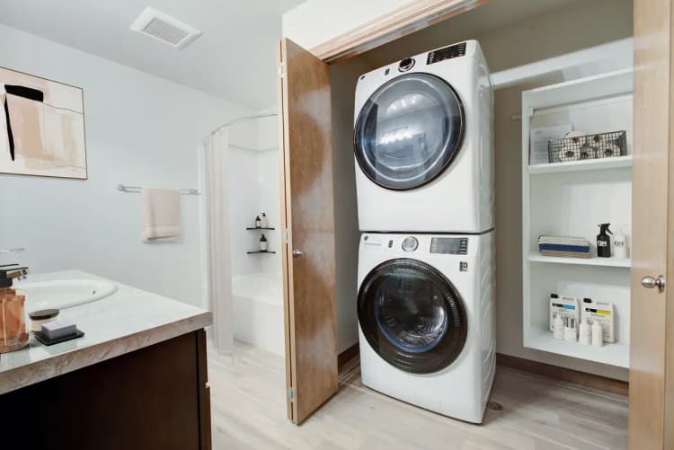 Green Bay apartments for rent - image - The Shores Apartments-POI-004_final.jpg