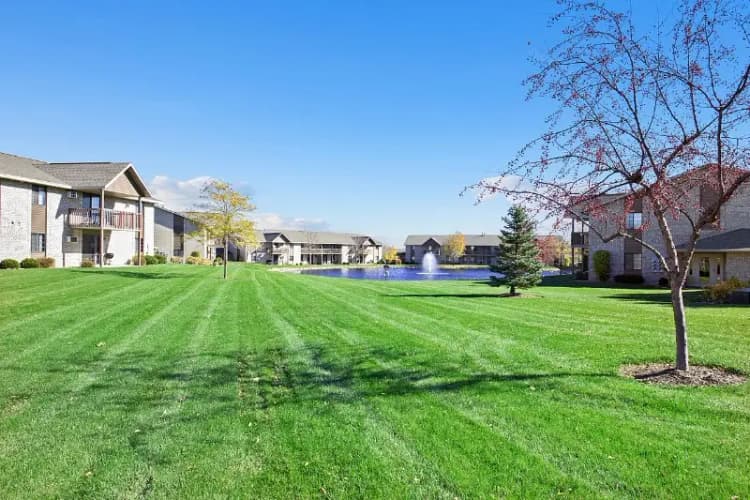 Green Bay apartments for rent - image - fountain-park-large-lawns-with-pond.jpg