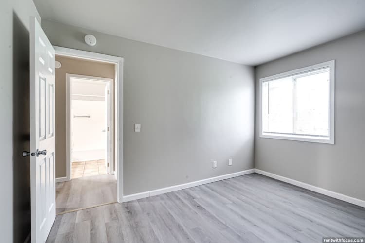 Green Bay apartments for rent - image - large (2).jpg