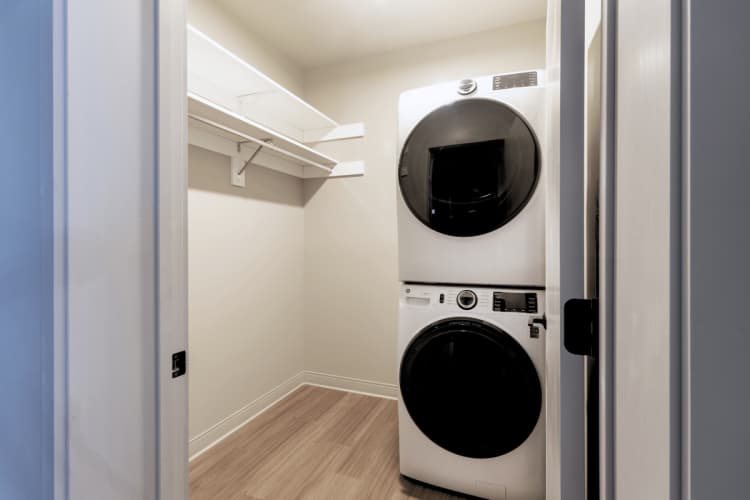 Green Bay apartments for rent - image - Polaris Laundry + Storage