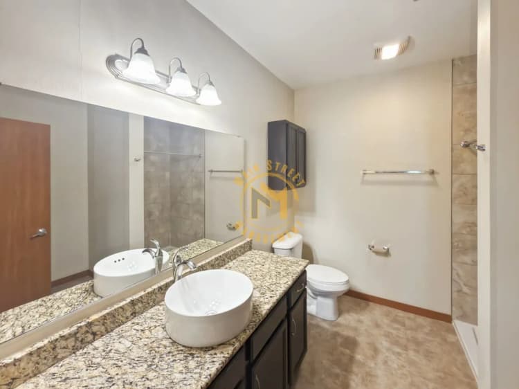 Green Bay apartments for rent - image - imgi_30_large.webp
