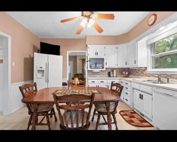 Green Bay apartments for rent - image - IMG_6297 - Mayur Ranpara.jpeg