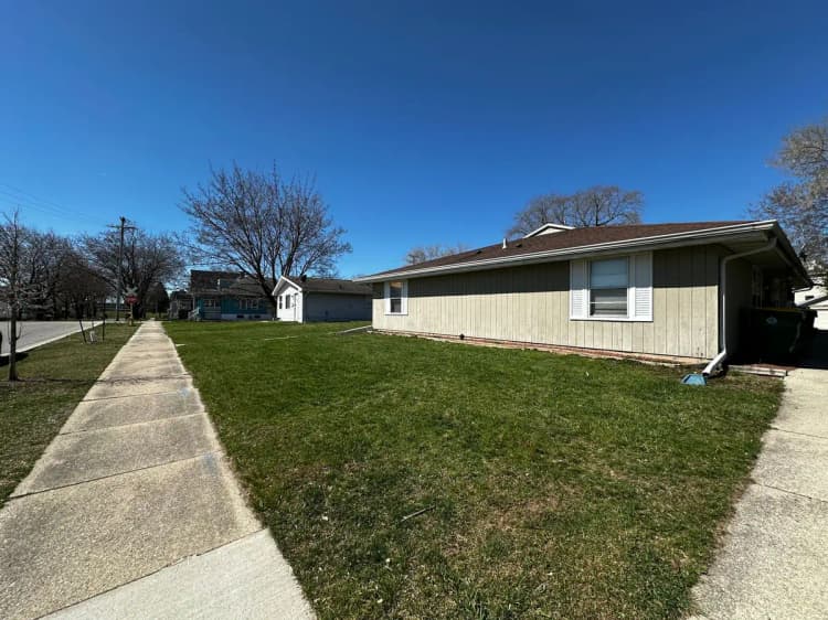 undefined apartments for rent - image - large (5).jpeg